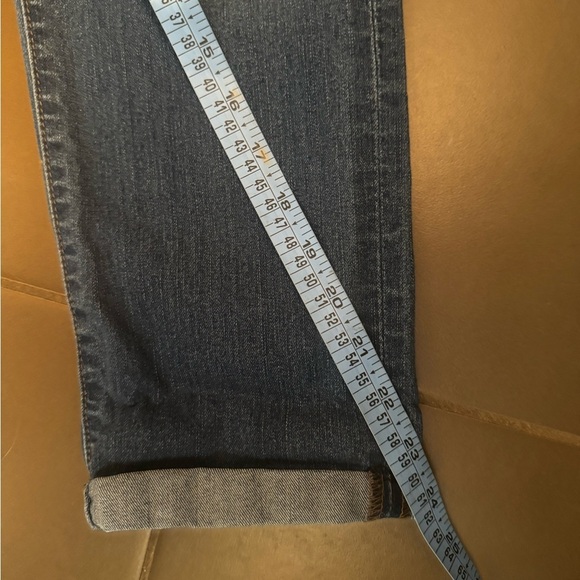KENSIE "Tell Me Something Pretty"
Capri Jeans Size 27 Medium Wash Whiskers EUC - Picture 15 of 15